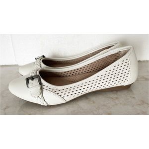 Cliffs by White Mountain White Leather Flats 6 NWT